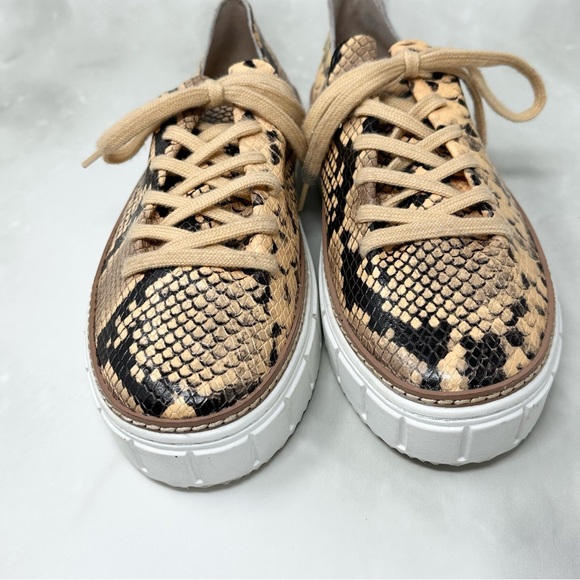 Vince Camuto Raiza Flatform Sneaker Snakeskin Print Women's 7.5 - Picture 2 of 10